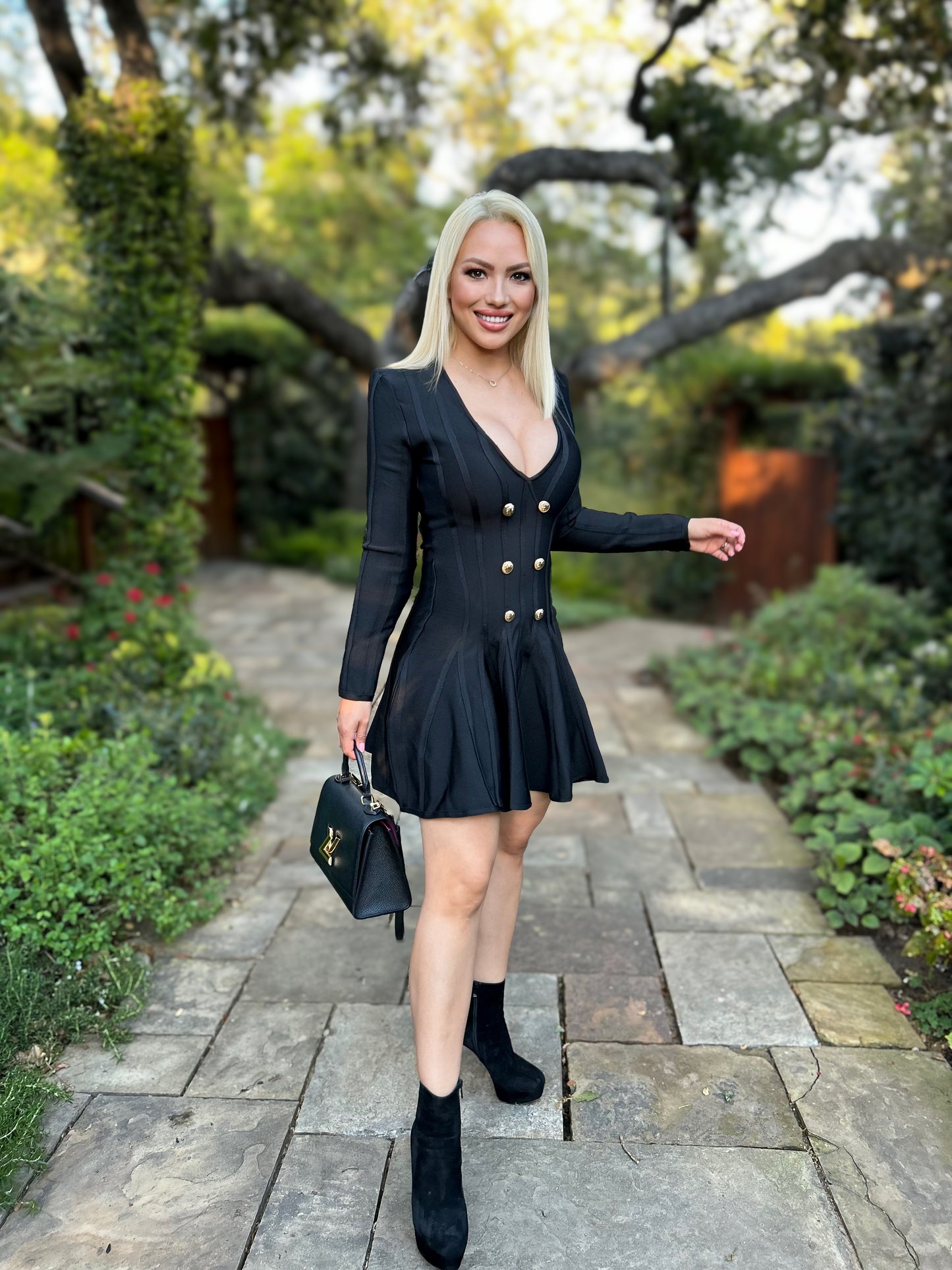 Sexy black dress with wide sleeves