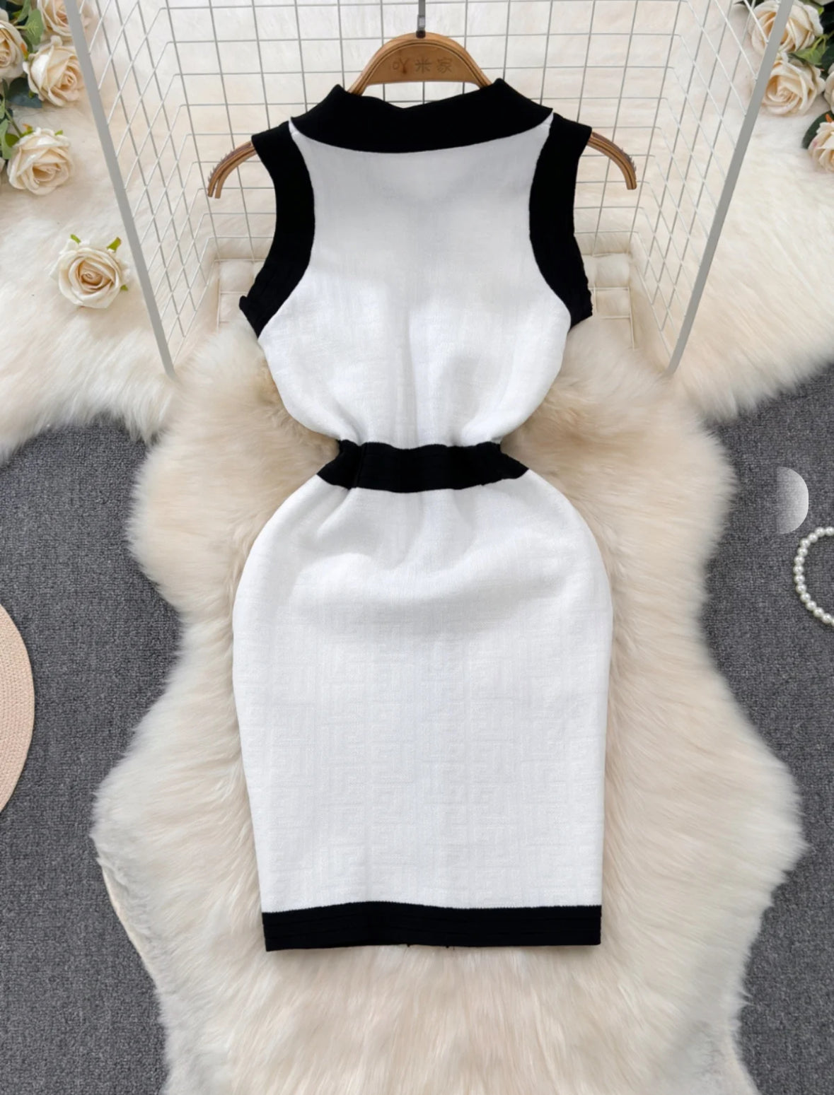 Women's dress wrapped in the hip knitted with small French fragrance tight